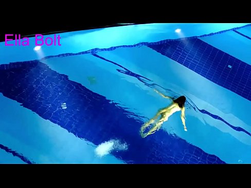 ❤️ Saya tidak bisa berhenti menonton, pirang muda tertangkap basah berenang di kolam resor ELLA BOLT ️❌ Video sialan di id.xsexshop.ru ❤
