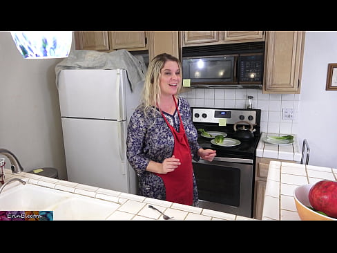❤️ Ibu tiri memerah susu dia di dapur sebelum kencannya ️❌ Video sialan di id.xsexshop.ru ❤